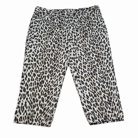 Larry Levine Pants - NWT Larry Levine Leopard Slim Leg Crop Pants‎ Size 16